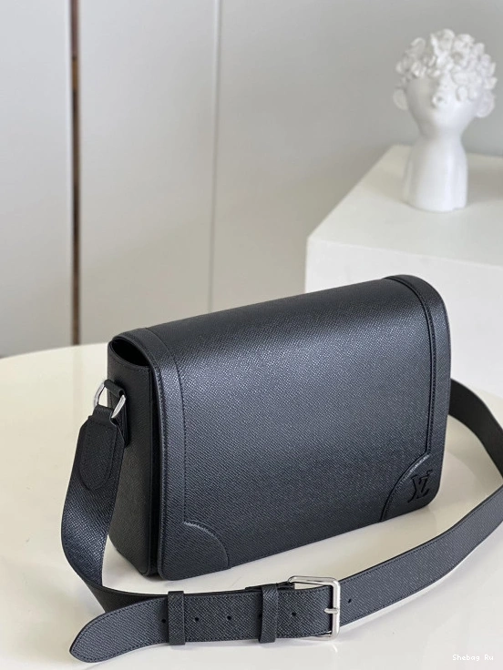 MESSENGER FLAP LOUIS NEW VUITTON 0811